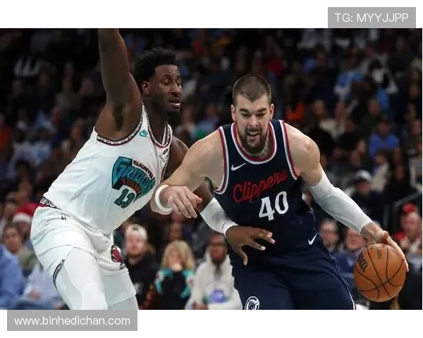 快船官方Ins发布2025年媒体日照片伊维察与祖巴茨同框引关注 快船官方Ins发布2025年媒体日照片伊维察与祖巴茨同框引关注