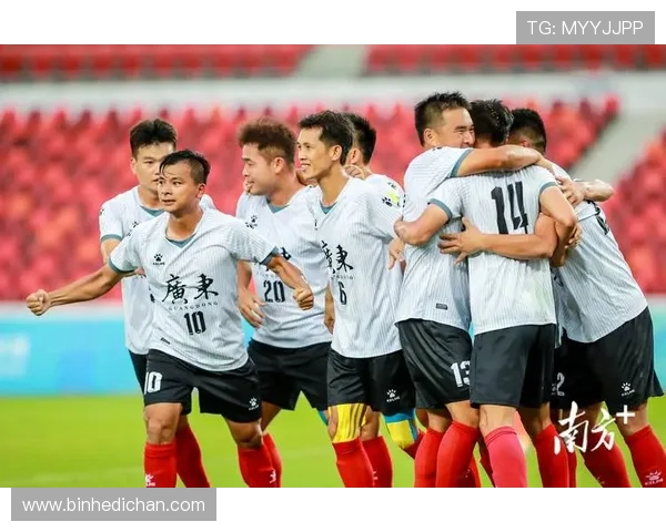 足球比赛直播利亚队精彩表现赢得胜利展现团队实力与战术智慧