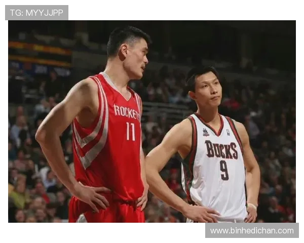 后卫挑衅姚明引发激烈对抗NBA赛场再现经典瞬间 后卫挑衅姚明引发激烈对抗NBA赛场再现经典瞬间